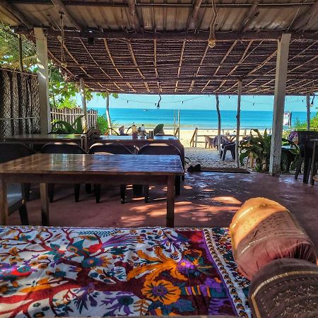 Surya Beach Cafe And Stay Gokarna  Eksteriør billede