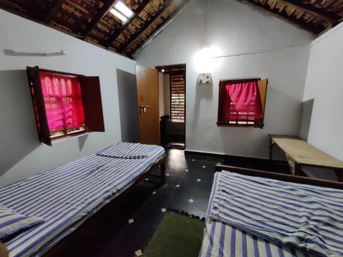 Surya Beach Cafe And Stay Gokarna  Værelse billede