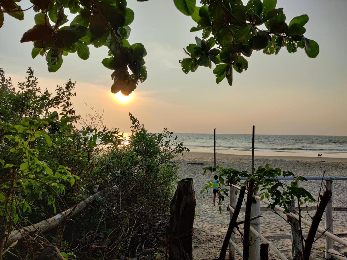 Surya Beach Cafe And Stay Gokarna  Eksteriør billede