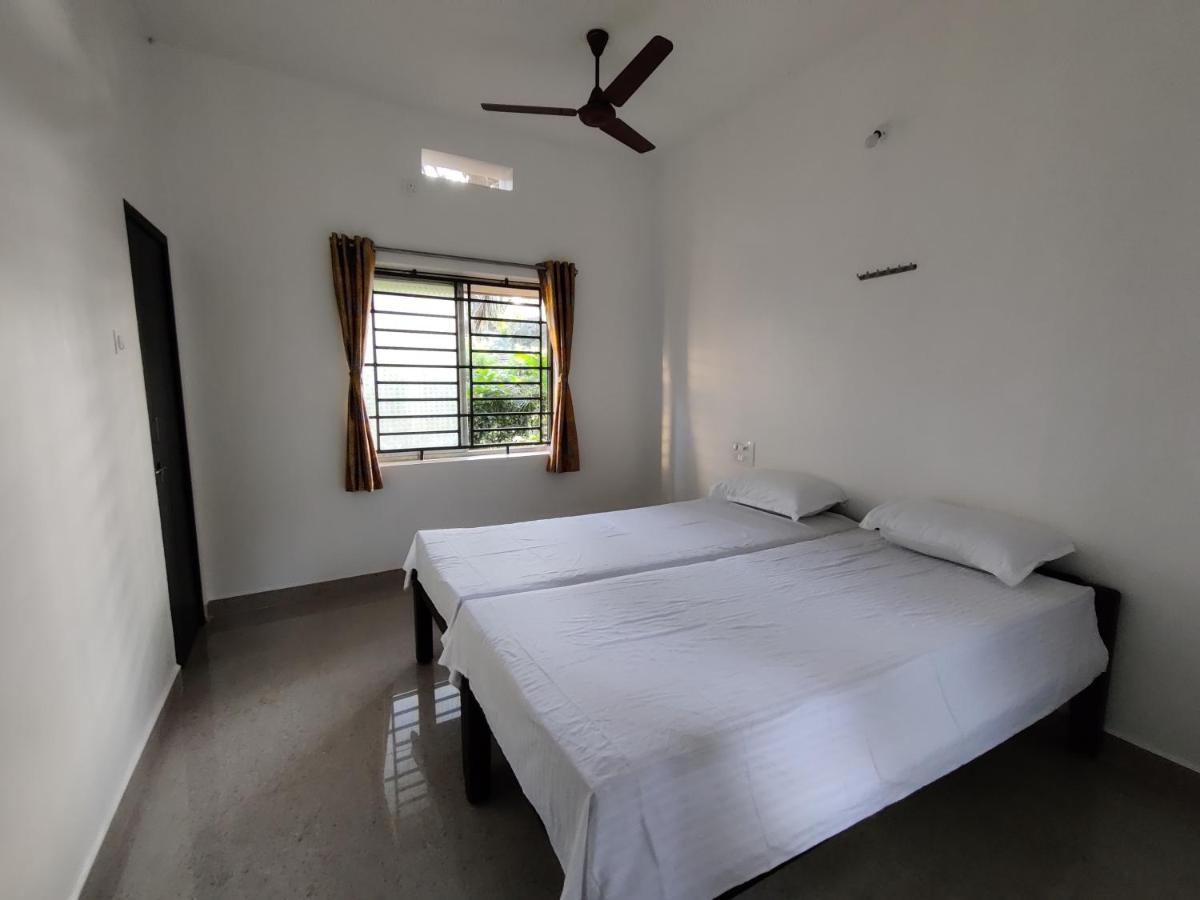 Surya Beach Cafe And Stay Gokarna  Eksteriør billede