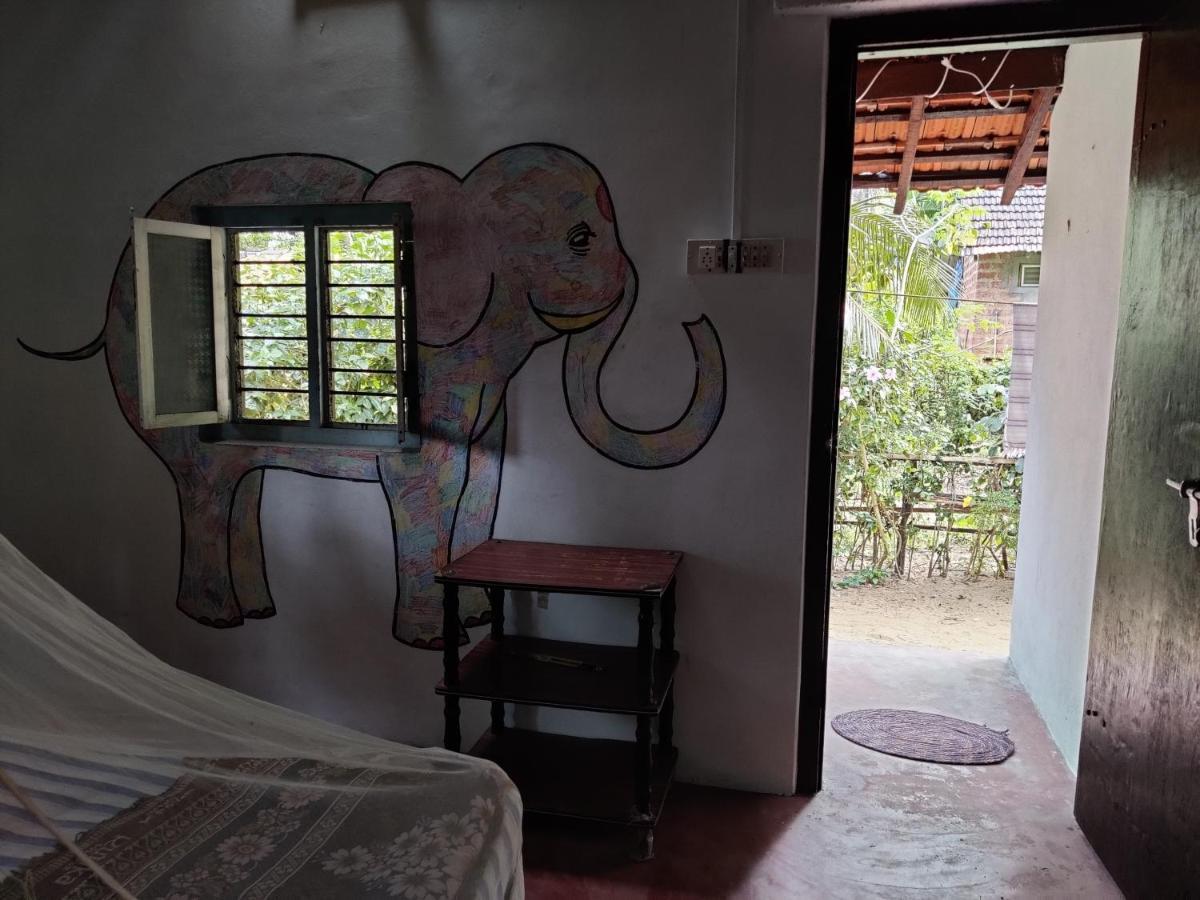 Surya Beach Cafe And Stay Gokarna  Eksteriør billede