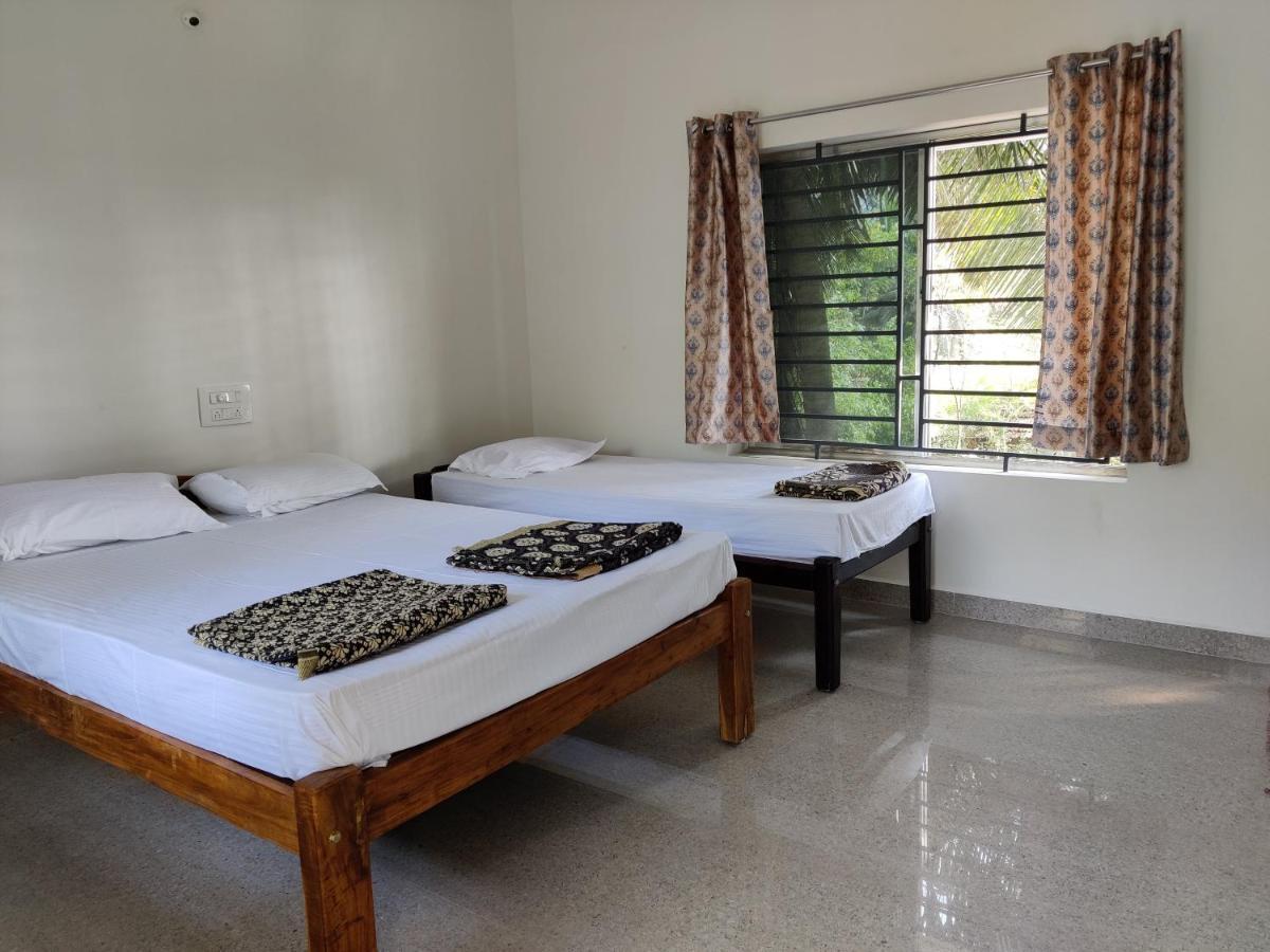 Surya Beach Cafe And Stay Gokarna  Eksteriør billede