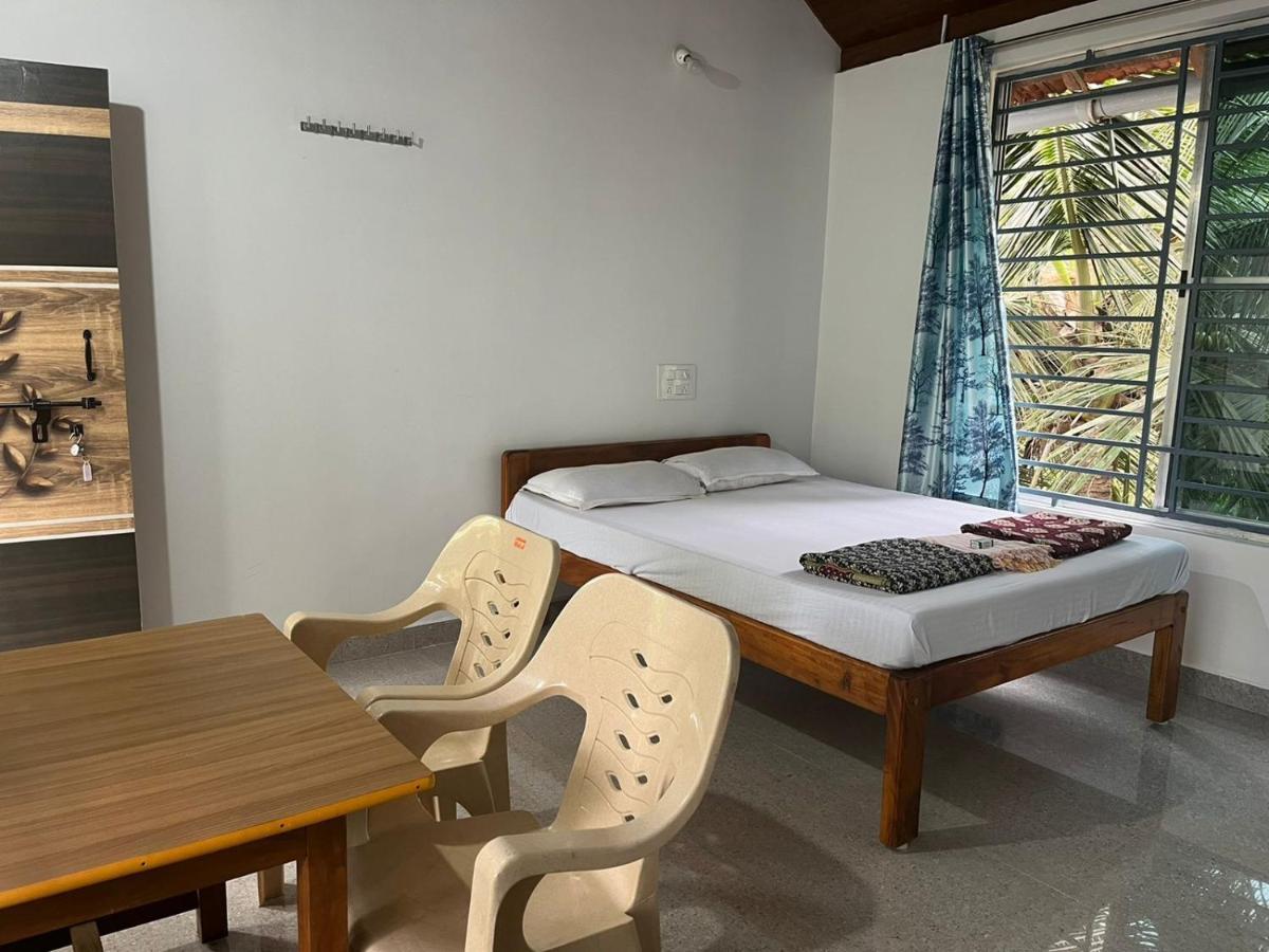 Surya Beach Cafe And Stay Gokarna  Eksteriør billede